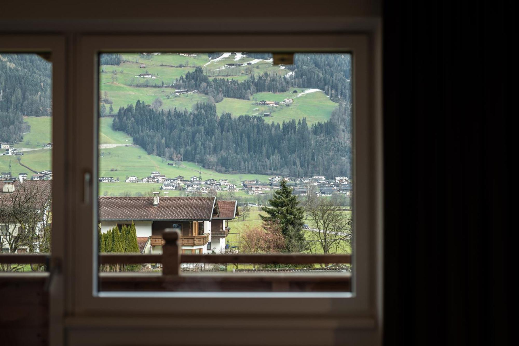 Lebe'Schlitters - Das Ferienapartmenthaus Im Zillertal Exterior foto